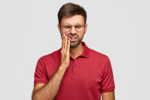 man suffers painful toothache