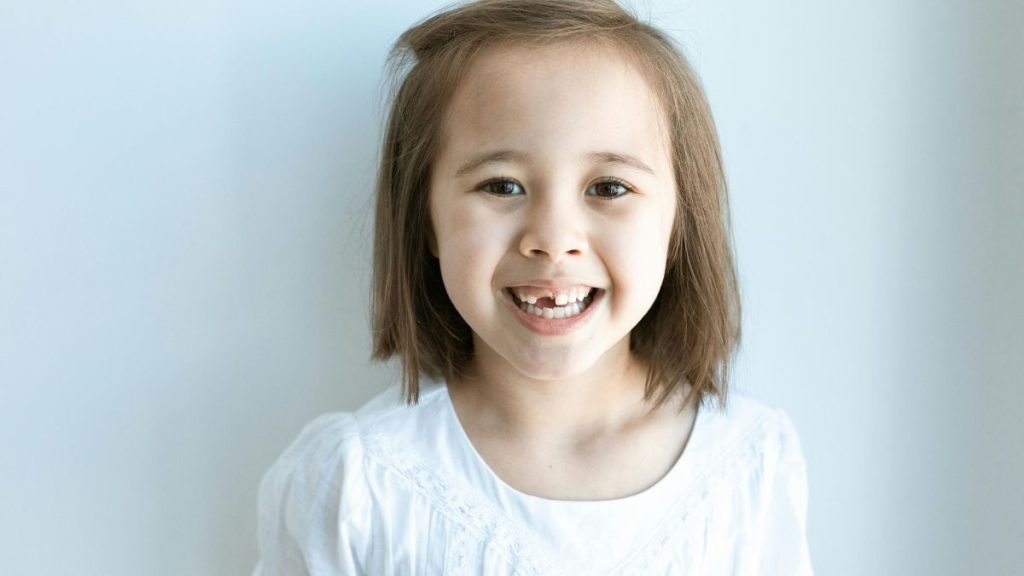 when do baby teeth fall out